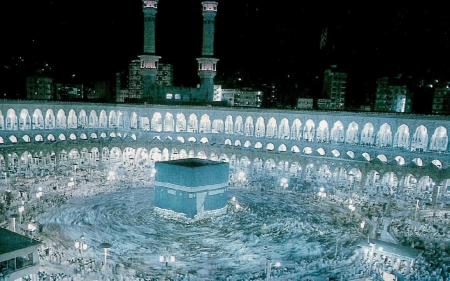 HALLAH EST GRAND